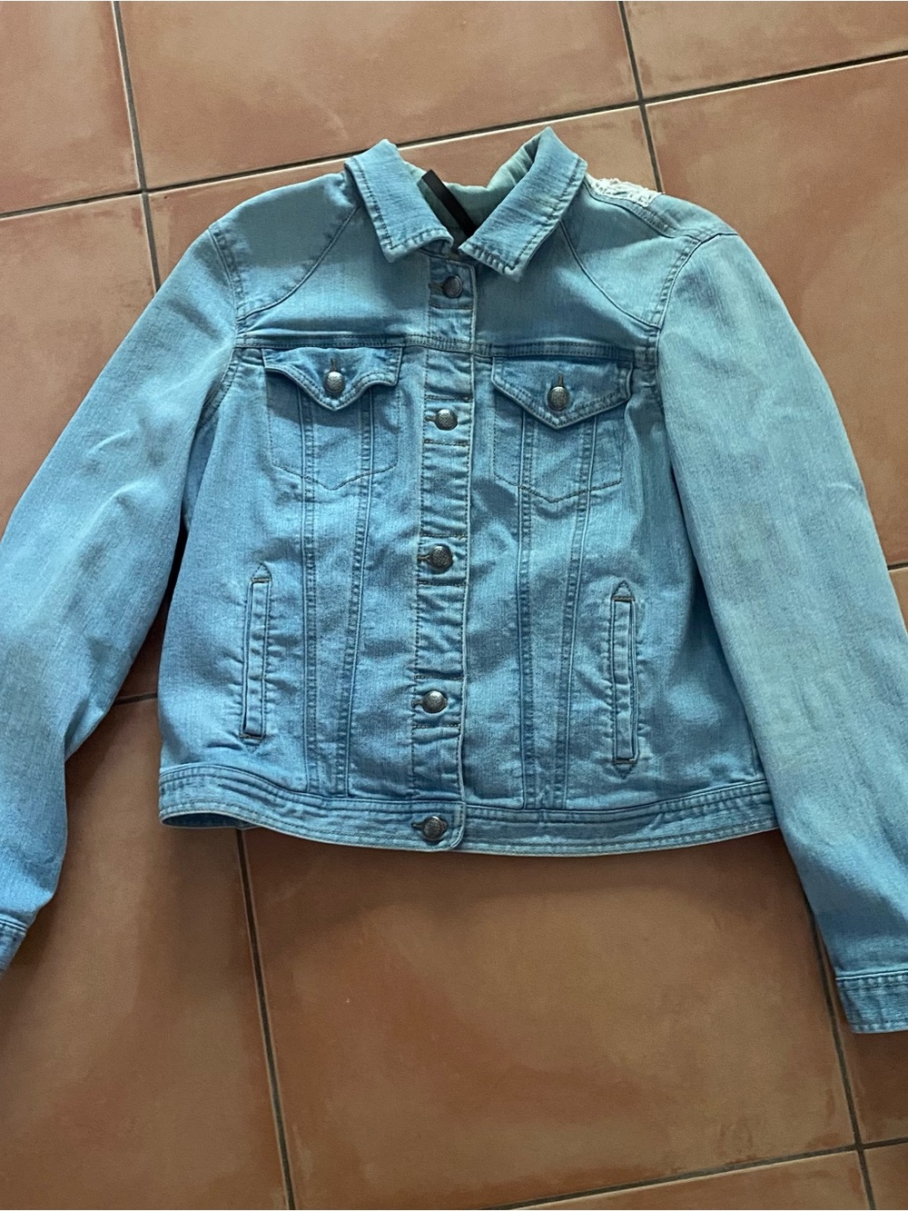 SKYE’S MEDIUM LIGHT COLORED JEAN JACKET